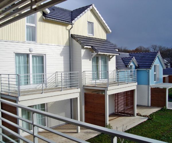 Appartements bois avec terrasses et garde-corps métal à Pornichet