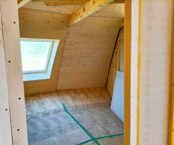 Chambre sous toiture en bois dans la maison Domespace construite par Doxar