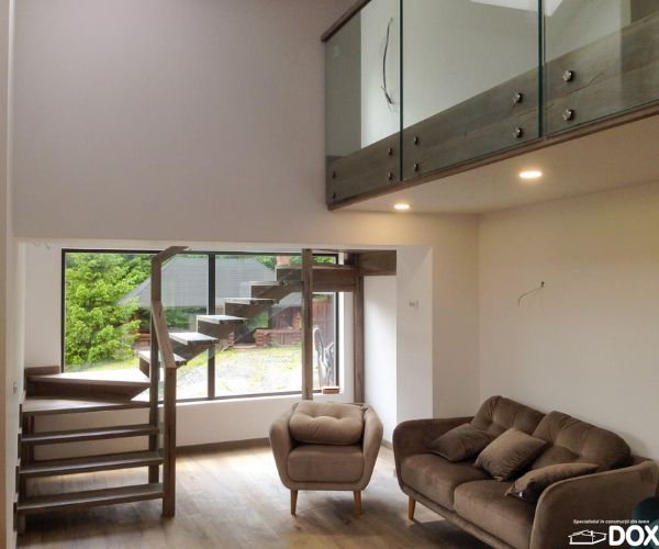 Escalier design en bois et verre avec garde-corps transparent Doxar