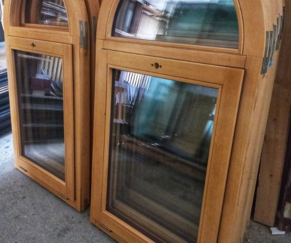 Fenêtres en bois cintrées sur mesure Doxar