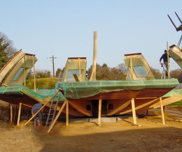 Assemblage du dôme en bois lamellé-collé par Doxar