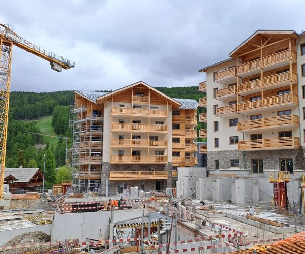 Toit métallique et charpente bois du projet Vars par Doxar